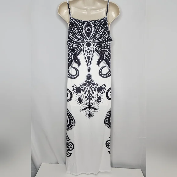 Elegant Black and White Maxi Dress - Picture 5 of 8